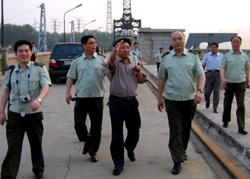 1997年,叶爱群被任命为四十二集团军军长,2002年,叶爱群晋升为广州