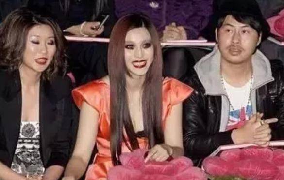 发型明明很美，化妆却用力过猛，这10位明星造型，一言难尽啊