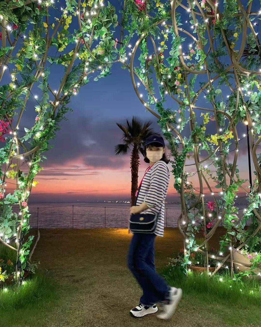 训练|伊藤美诚2022年新照：没穿高跟鞋，背着小挎包，显得女人味十足！