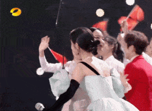 零点|那些藏在跨年夜中的感人时刻！何炅穿过人群拥抱吴昕，整破防了