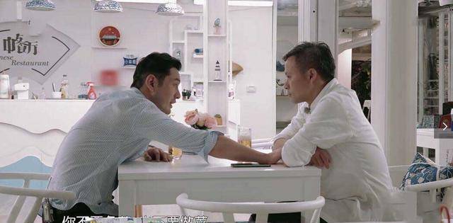 因为|《中餐厅》黄晓明给大家喂西瓜，谁注意到他的手了？