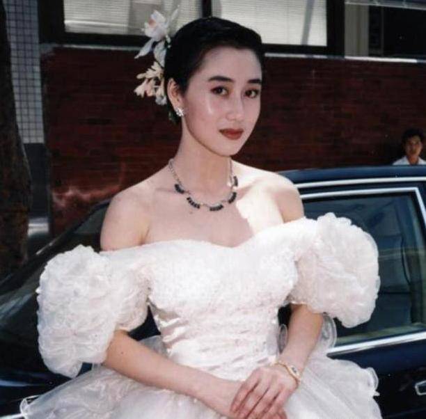 李连杰 李连杰女儿近照曝光，圆脸庞塌鼻梁，完全没有遗传妈妈利智的美貌