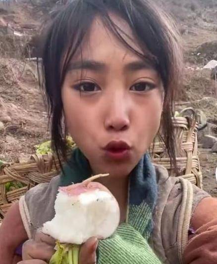 原创凉山孟阳人设凉了靠卖惨哭穷吸粉百万村姑摇身成名媛