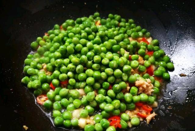 豌豆炒肉末的做法窍门 63e0f95760064f91b69229a927695fdd.jpeg