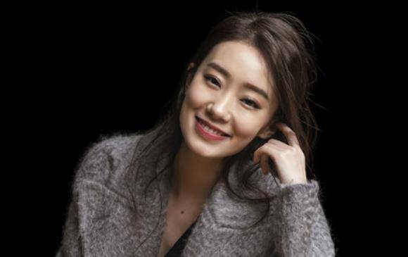 冯巩|谁说喜剧演员是演员鄙视链最底层?张小斐拿最佳女主疯狂打脸