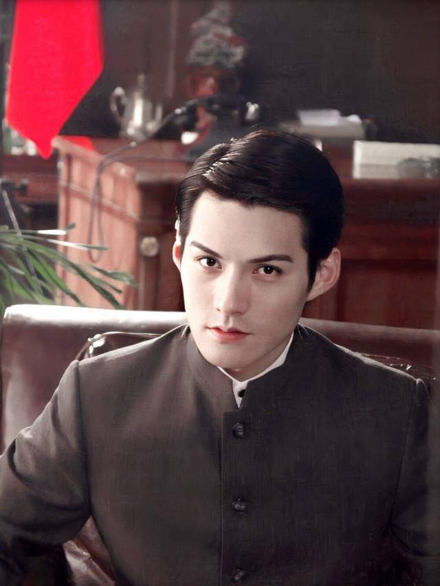 桃花自带“唇珠”的5位男星，有人面若桃花，有人邪魅挑逗，太迷人了