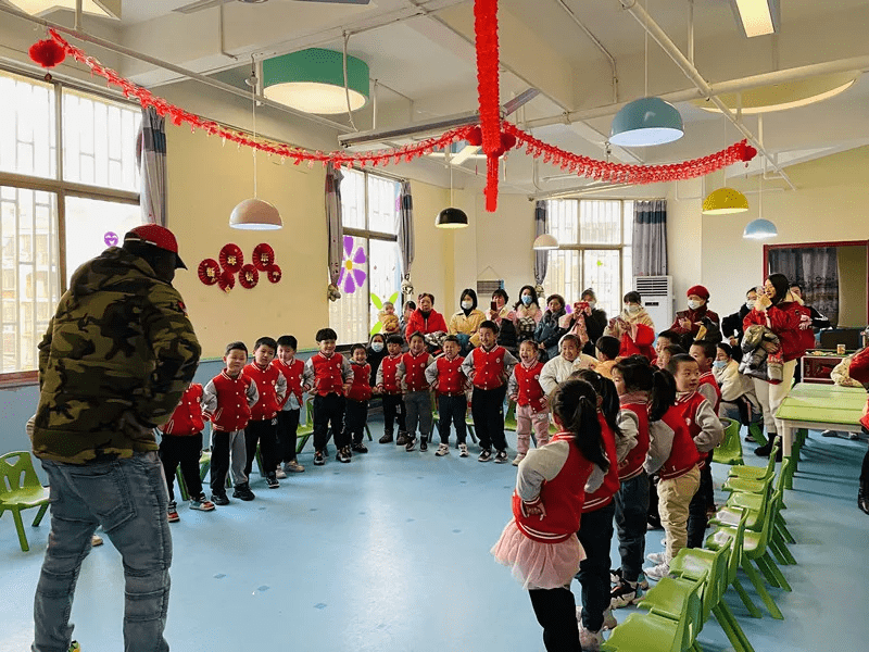 尽情嗨玩!园外园幼儿园新年庙会妙不可言