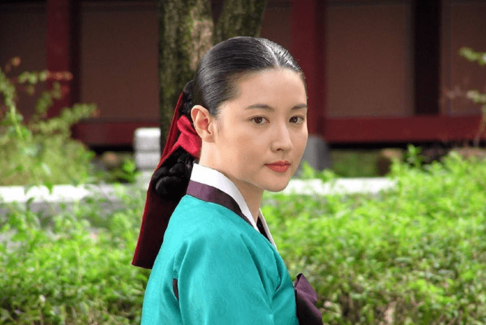 因为|演员一个比一个咖位狠，宋承宪大剧积压了5年才播，芒果台你赢了