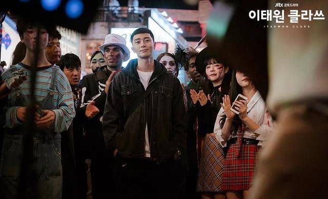 朴世路|8.8分，漫改复仇大戏，从认真数钱开始