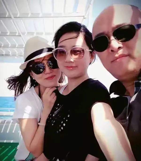 马未都女同事和已婚男同事加班到天亮男人妻子竟然守在门口