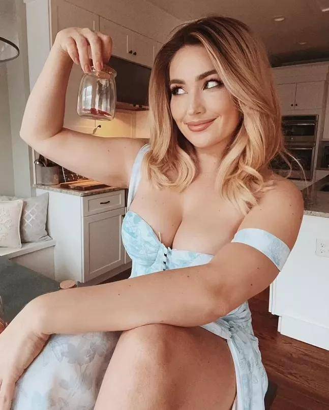 因為|那個靠賣屁狂賺5萬美元的女星，最后因為胃脹氣進了醫院...