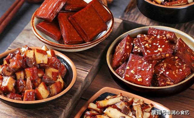 亲朋好友|买年货零食，别老是瓜子花生，这5种零食多囤些，一家老小都爱吃