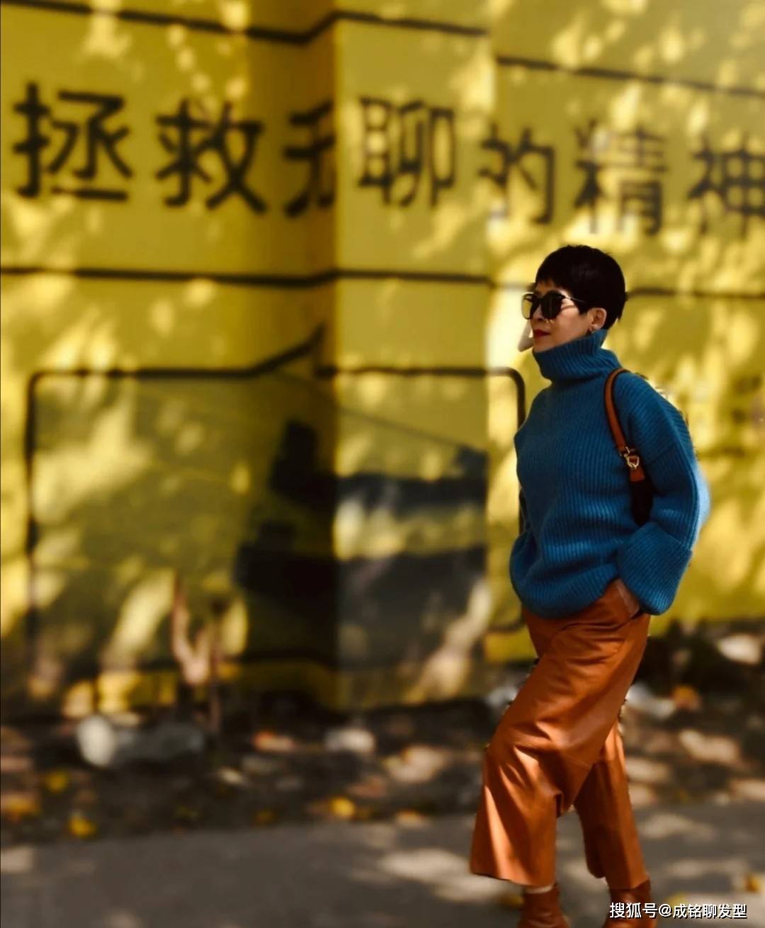 个性 五六十岁的女人这样穿衣才养眼！时髦洋气又显年轻，自然又接地气