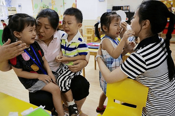 调整|幼儿园将调整放学时间？已有教育局做出调整，全职妈妈举手支持