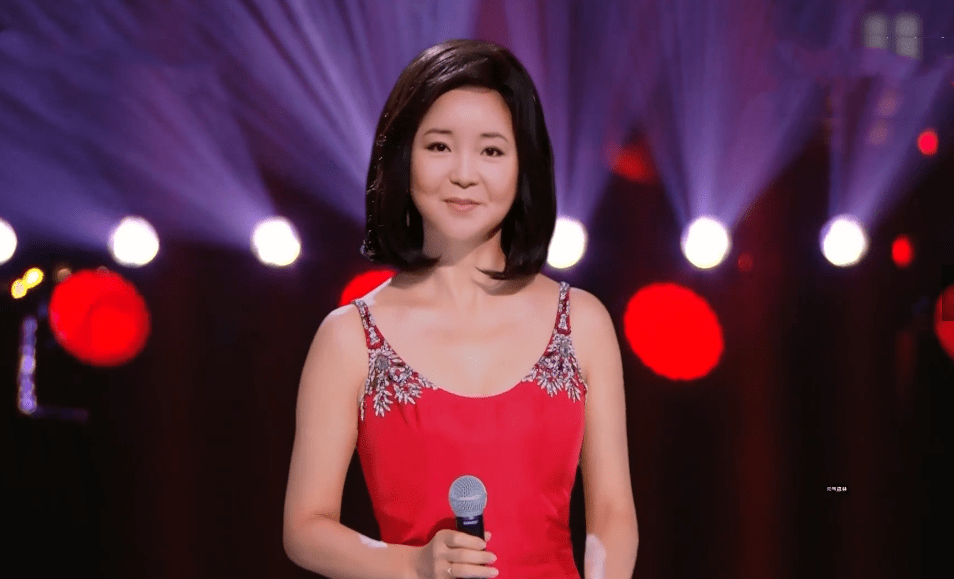 周深邓丽君隔空唱小城故事你支持虚拟影像复活逝者吗