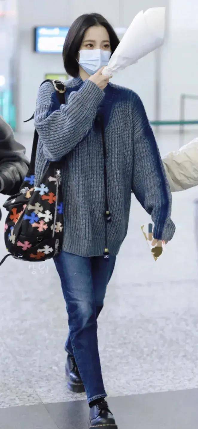 卫衣 不做“大小姐”的欧阳娜娜，机场造型帅翻