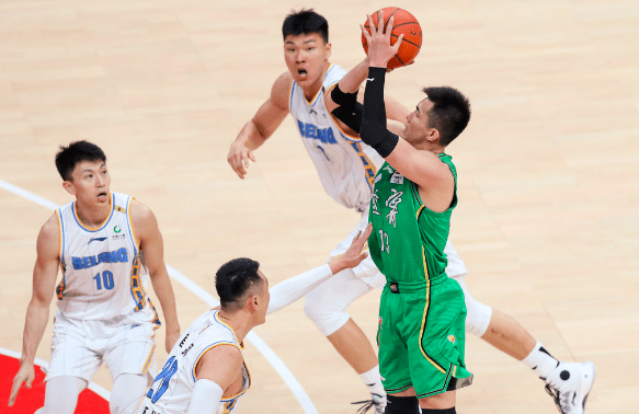 林书豪|北京队先赢后输，首钢名宿暗批雅尼斯：占便宜时不该换上林书豪