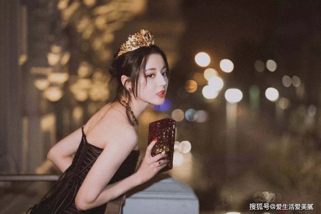 中分嘉宜的小课堂|：发型选对，颜值翻倍！短发率性长发温柔，你适合哪种？