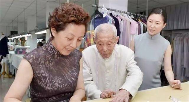 上海 “最后的上海裁缝”:做了82年旗袍,胡蝶、巩俐都是其“死忠粉”