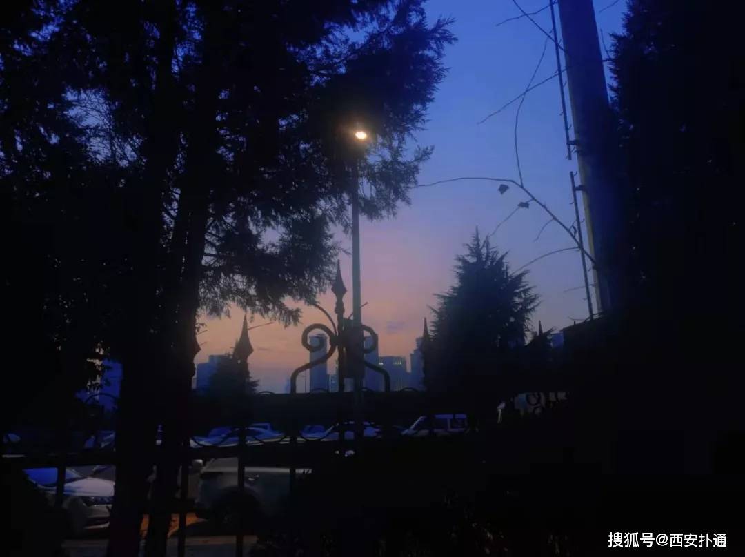 晚上六点是什么点 2b8555a2b4b1478da6414b1109ca6ded.jpeg