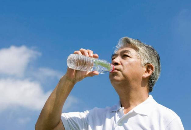 因为|男人寿命看长短,晨起5个共性来判断,若你五个都有,提示该体检了