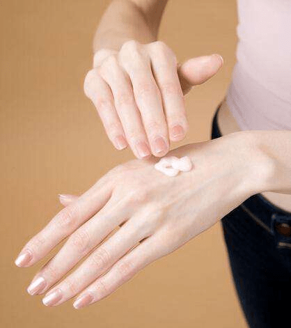 冬季手脚干裂的原因_皮肤_摩擦_疾病