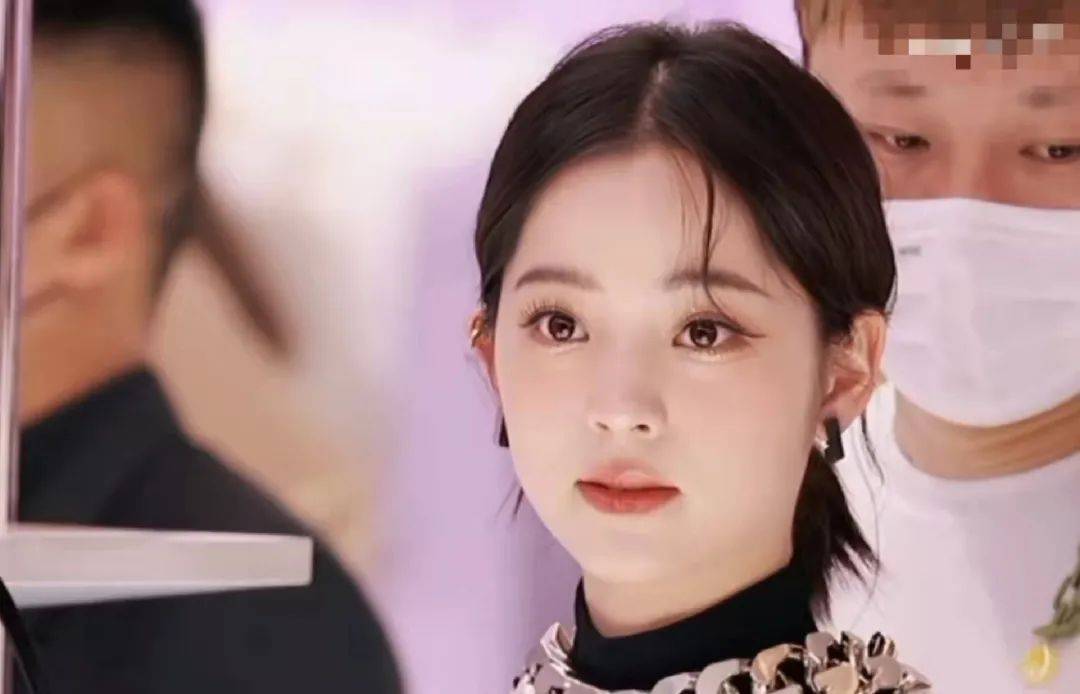 鼻翼谁说鼻子高才出美人？这10位小鼻子、塌鼻子女星，个个精致可爱