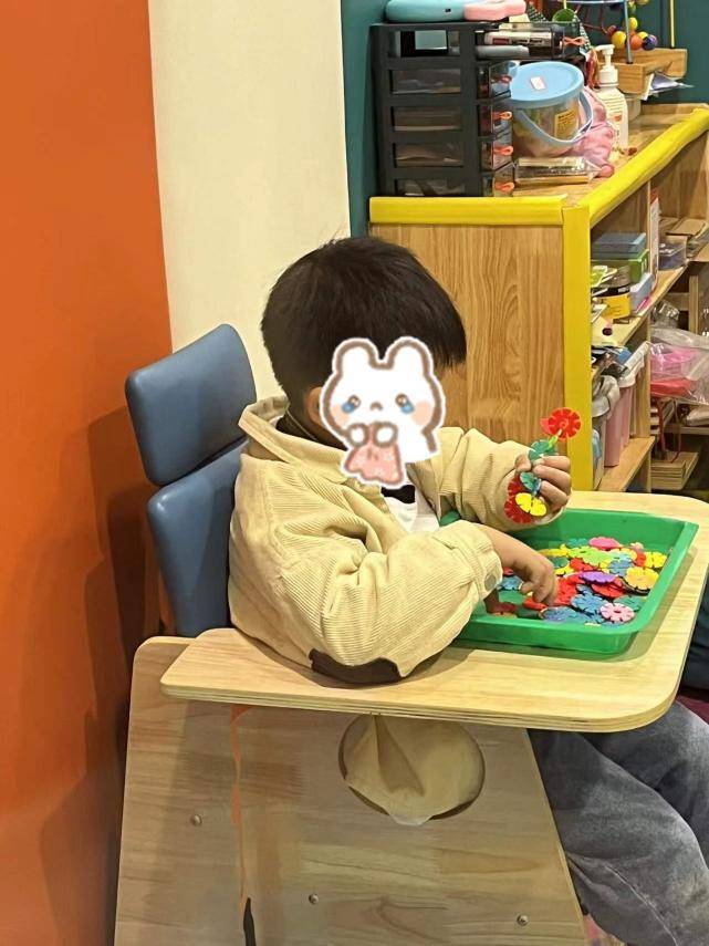 怎么教宝宝学习自己吃东西 7ffc98b207334e75bc5468feaa41f79a.jpeg