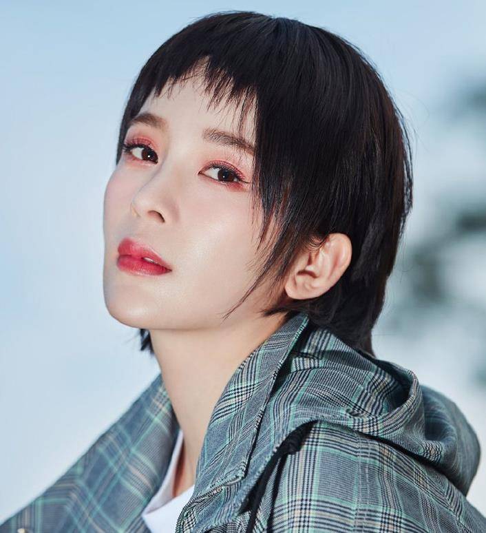 最近很火的大女主 e7899b5ca6a443df885cdc66fe8dc832.jpeg