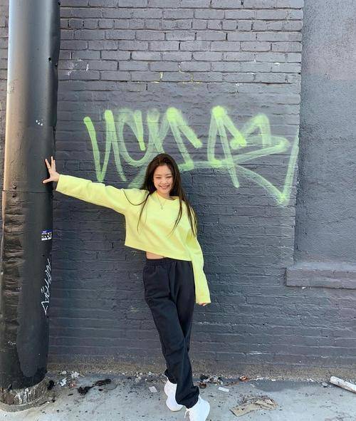 发型Jennie作为南韩时尚标杆，她的整体穿搭有那么好借鉴吗？