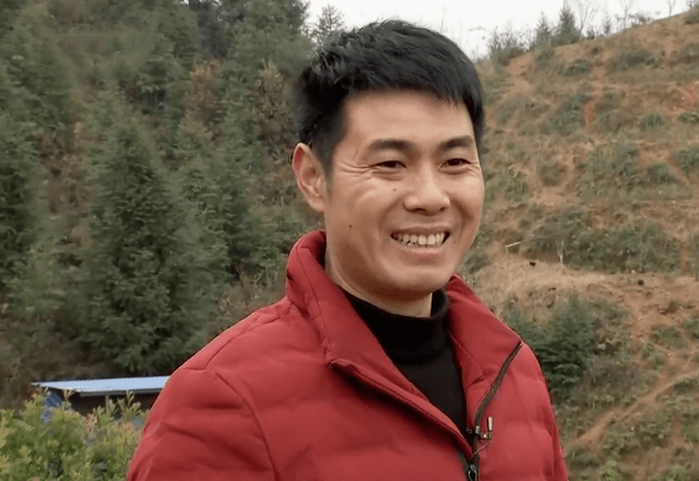 受这个笑容感染,小编也想回去养鸡他多产业联动,极大的提高了荒山的