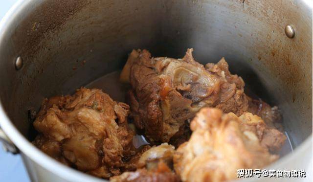 怎样做酱骨头好吃又好看 579c565efaed41e2bc78109569437c04.jpeg