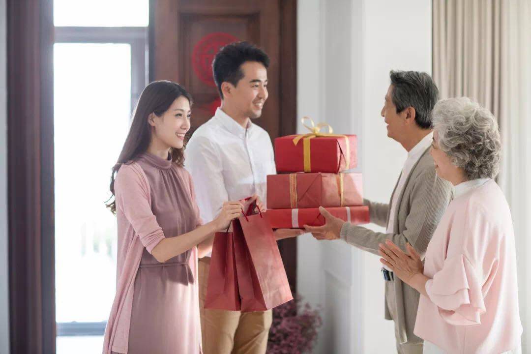 板栗|快过年了,别忘了回家看看,建议带上这5零食,胜过牛奶