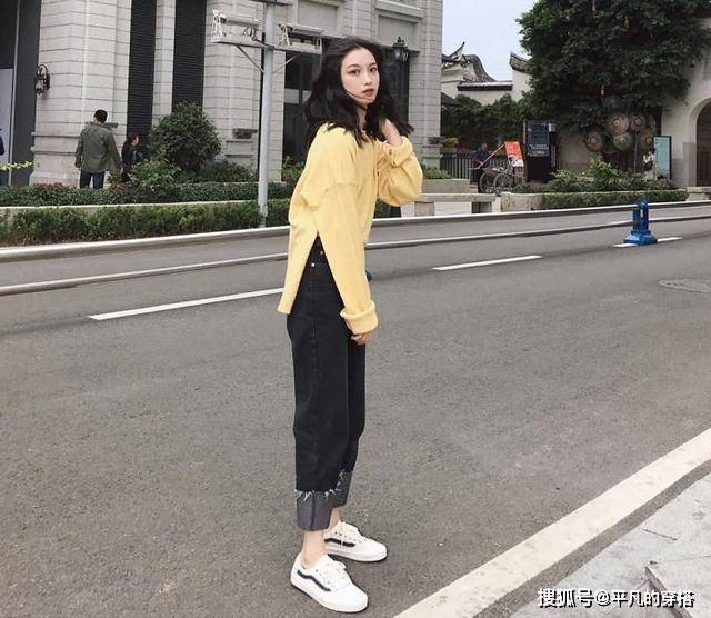 颜色 李沁带火了一种新穿搭,叫“蛋黄毛衣+牛仔裤”,青春活力又减龄