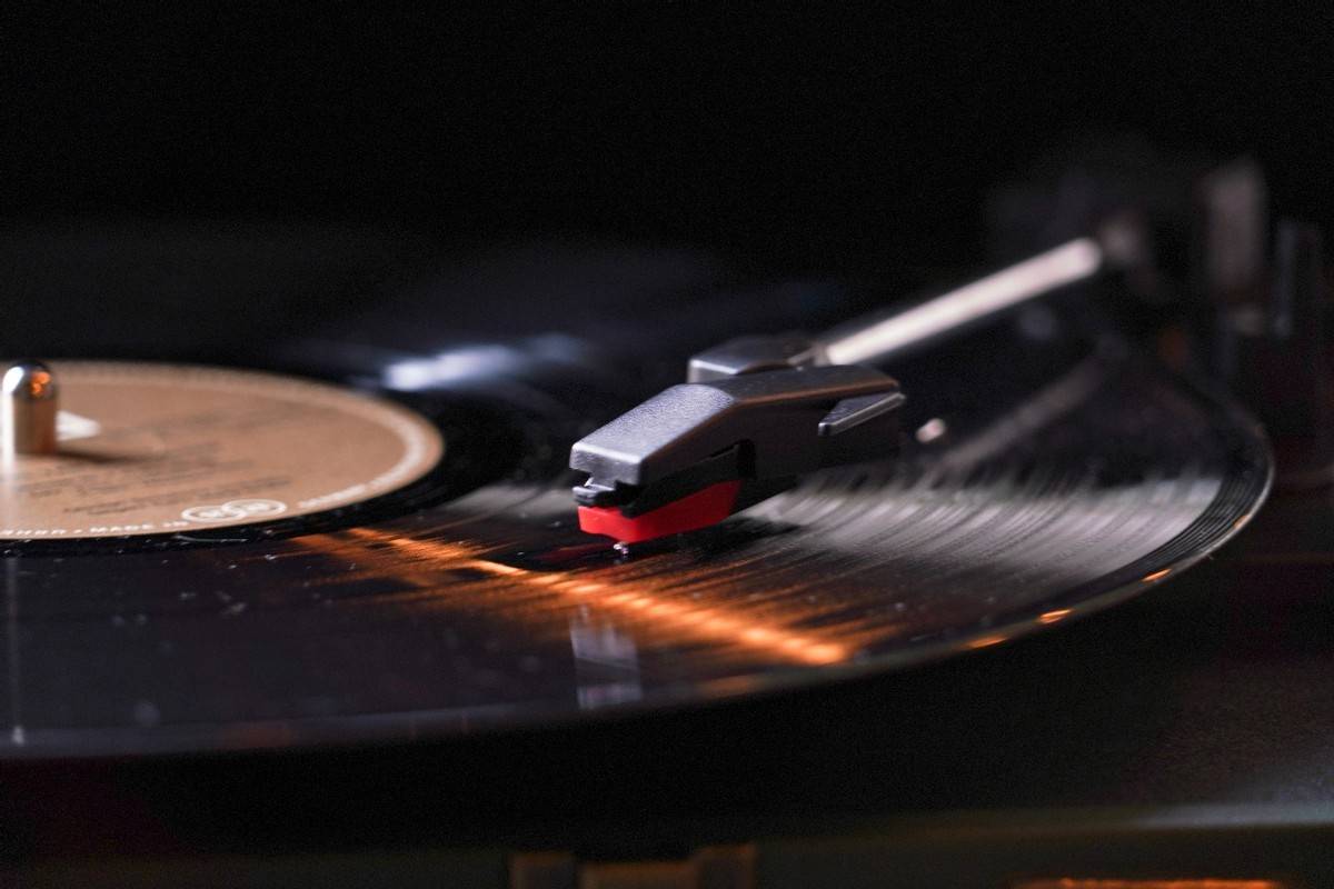 平价的梵珐尼复古蓝牙留声机，自带怀旧手提箱，超高颜值