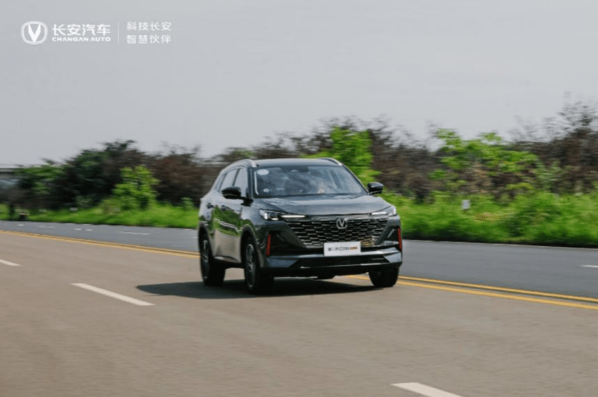 黑色 羽绒服要怎么配才好看？不妨看看这几位