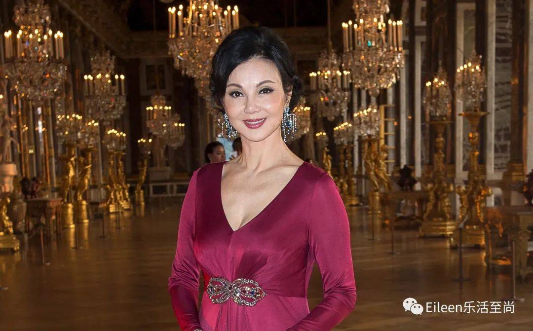 4亿分手费开启她怎样华丽的下半场?_谢玲玲_chanel_女儿