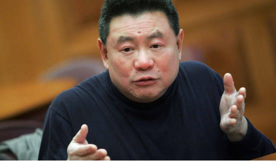 他是含着金汤匙出生的富二代,父母身家过亿,却甘愿