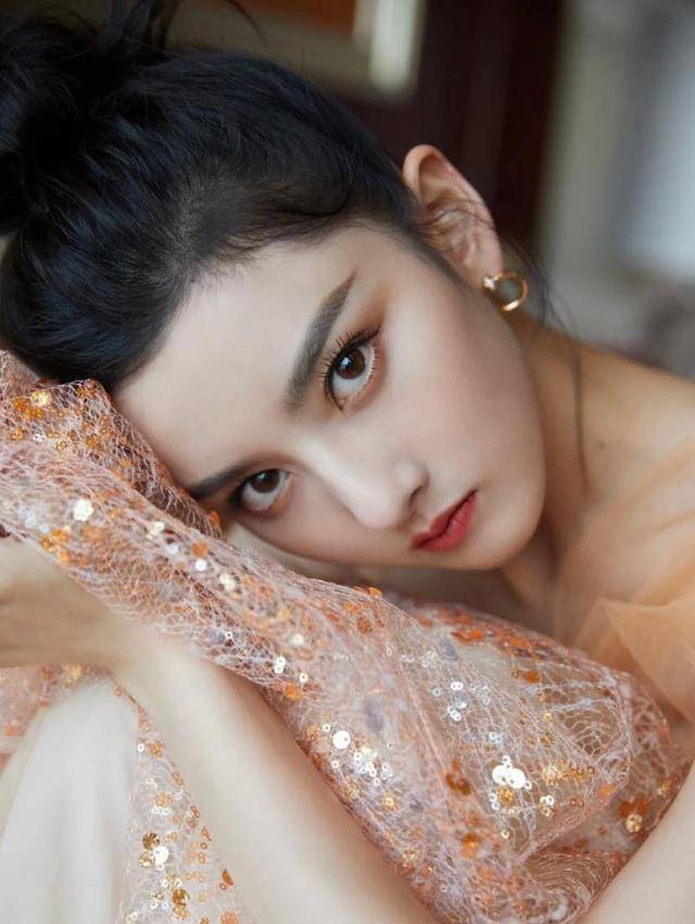 眼睛公认的4种好看眼型，刘亦菲丹凤眼、赵丽颖桃花眼，你是哪种？