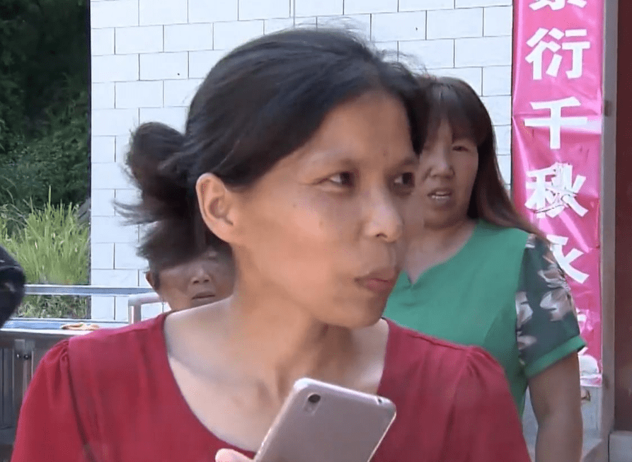 高考712分的"人大才女",毕业后却嫁到农村,如今靠低保过活_伍继红