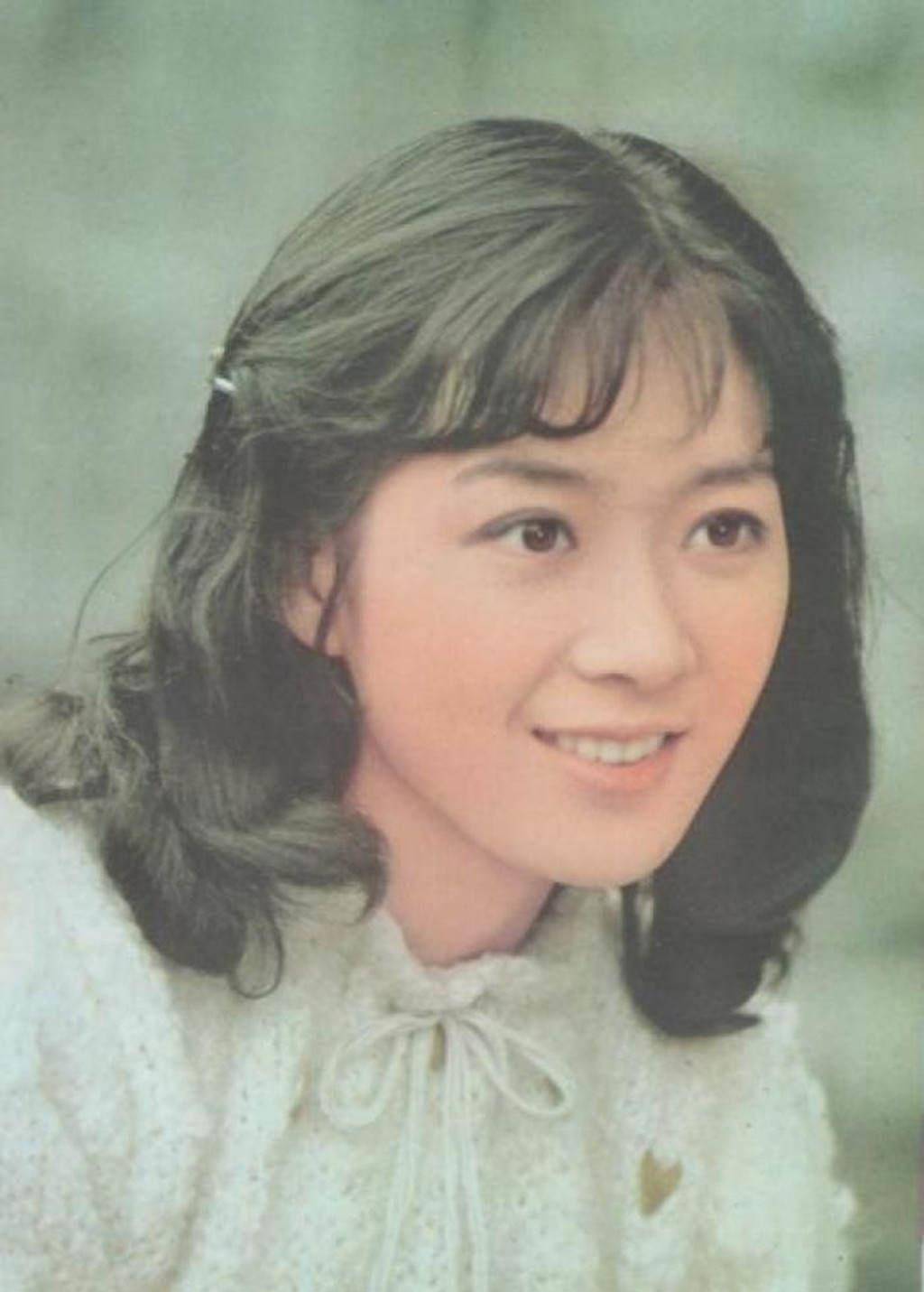 姐妹看了龚雪的淑女造型，突然发现：“再过30年，穿衣也不如她优雅”