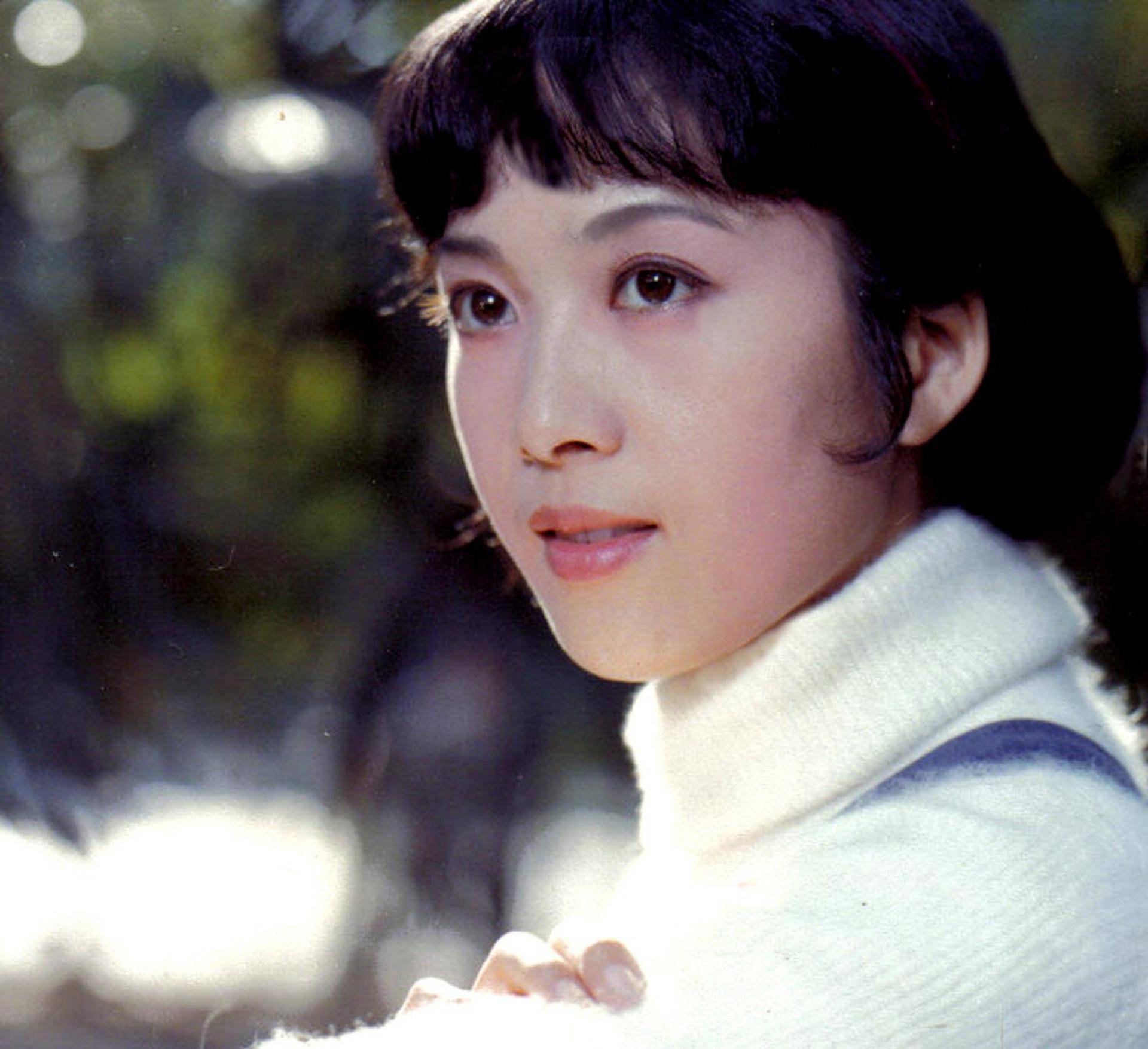 姐妹看了龚雪的淑女造型，突然发现：“再过30年，穿衣也不如她优雅”