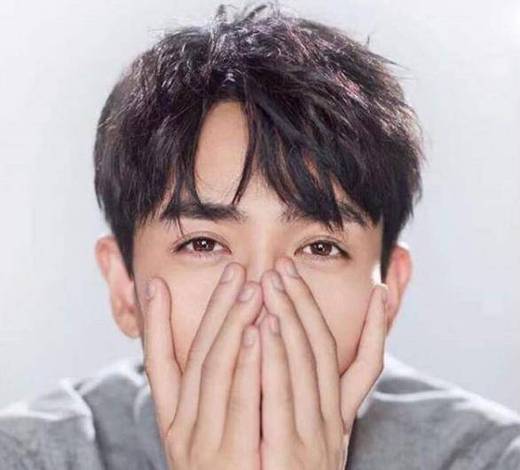 宋轶娛樂圈靠“手”就能“出道”的男明星，選對護手霜挺重要的