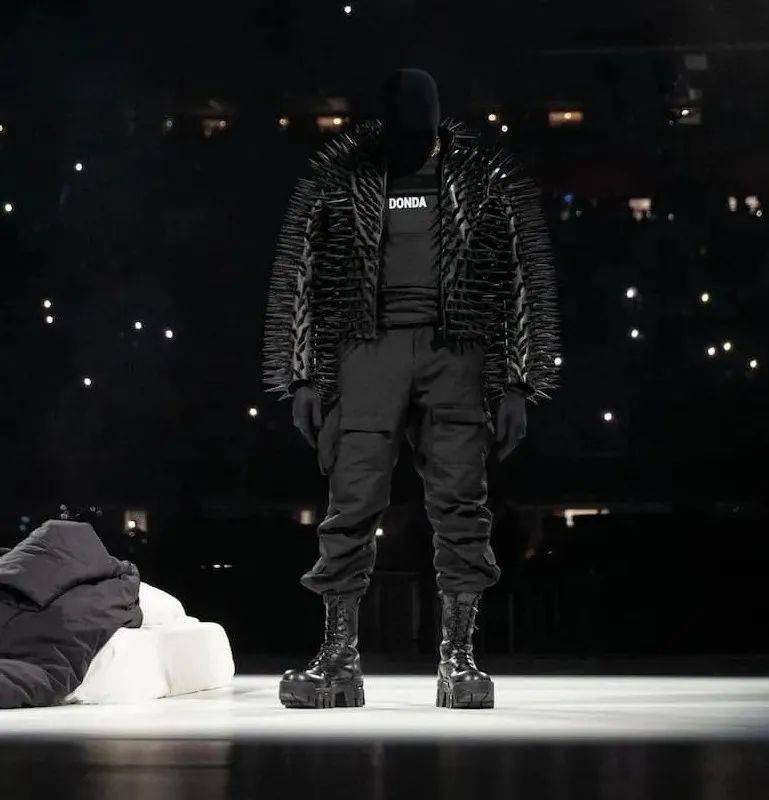 Demna 意料之外！高级时装联名潮牌，两种时装概念的融合是否会大卖？