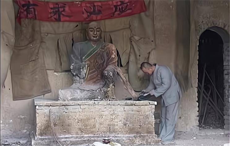 现实|信仰是如何一步步丢的,宁浩用4万拍了一部有寓意的电影《香火》