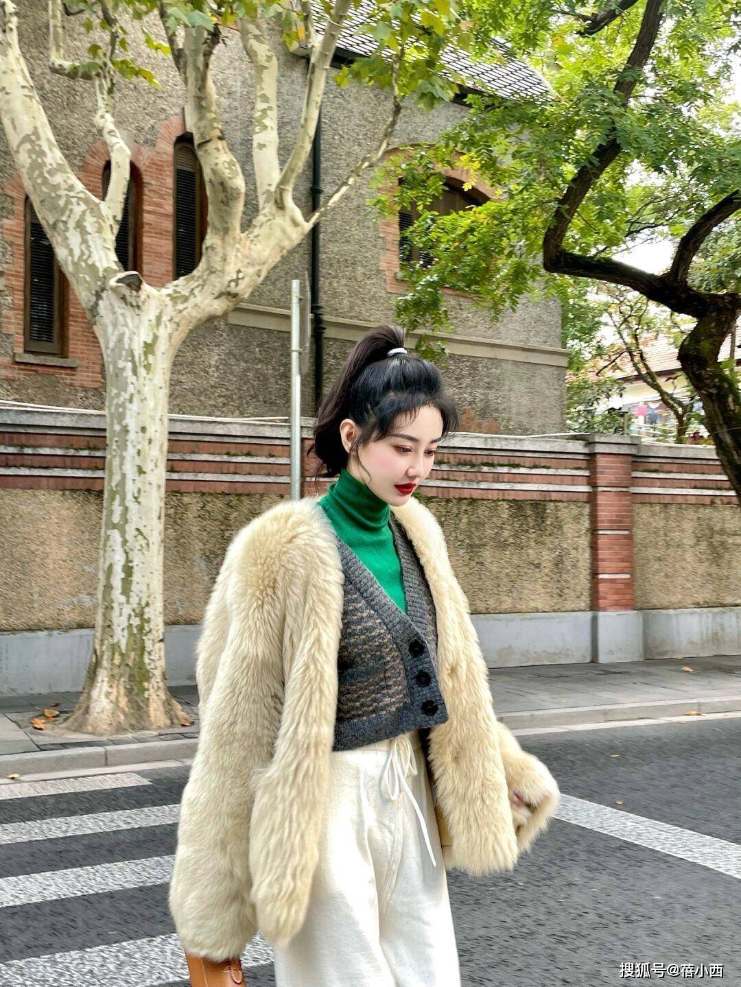 黑色 高领毛衣单穿叠穿都很ok，还不会穿的姐妹就看这4套，简单易上手