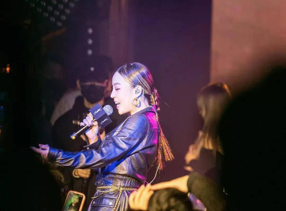 光芒限时狂欢！「YSL夜皇后之夜」闪耀登场，引爆魔都高质量夜生活！