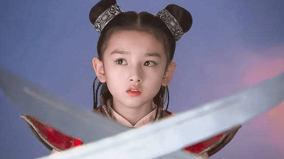 永久颜值忽高忽低的女星，鞠婧祎去掉半永久妆容，杨幂过度调整后遗症