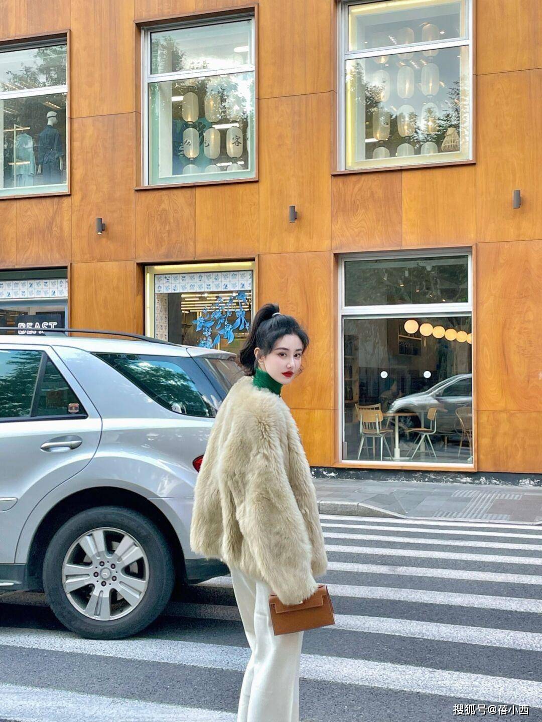 黑色 高领毛衣单穿叠穿都很ok，还不会穿的姐妹就看这4套，简单易上手