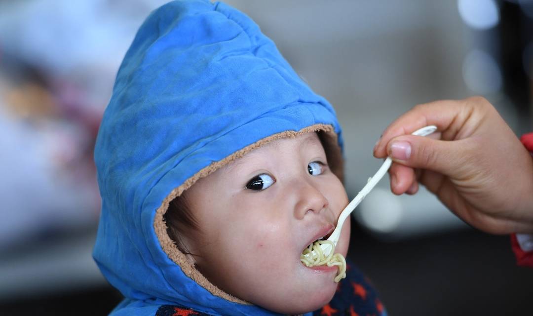 蛋白|邻居孩子3年不见长，感冒易发烧，医生：这些食物少给孩子吃